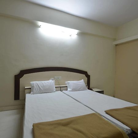 Hotel Maya Deluxe Hyderabad Luaran gambar