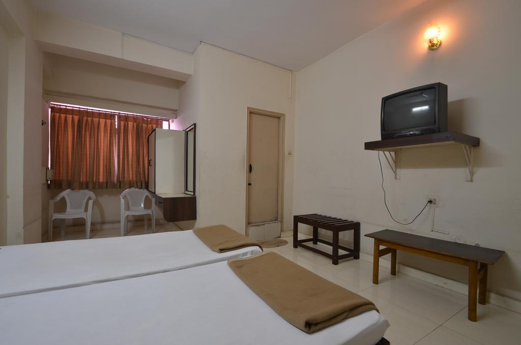Hotel Maya Deluxe Hyderabad Luaran gambar