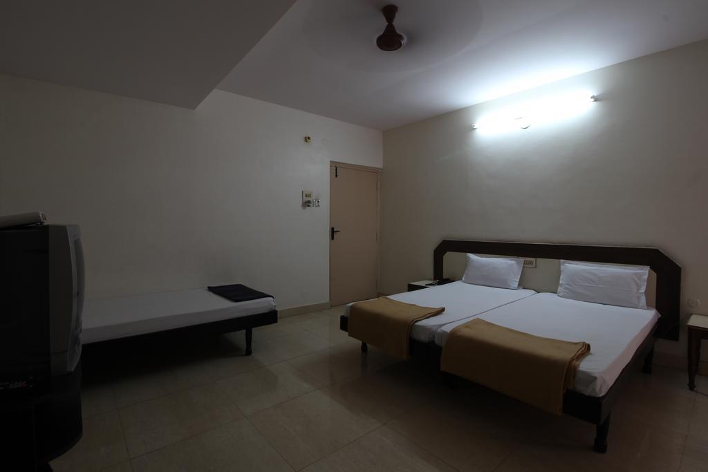 Hotel Maya Deluxe Hyderabad Luaran gambar