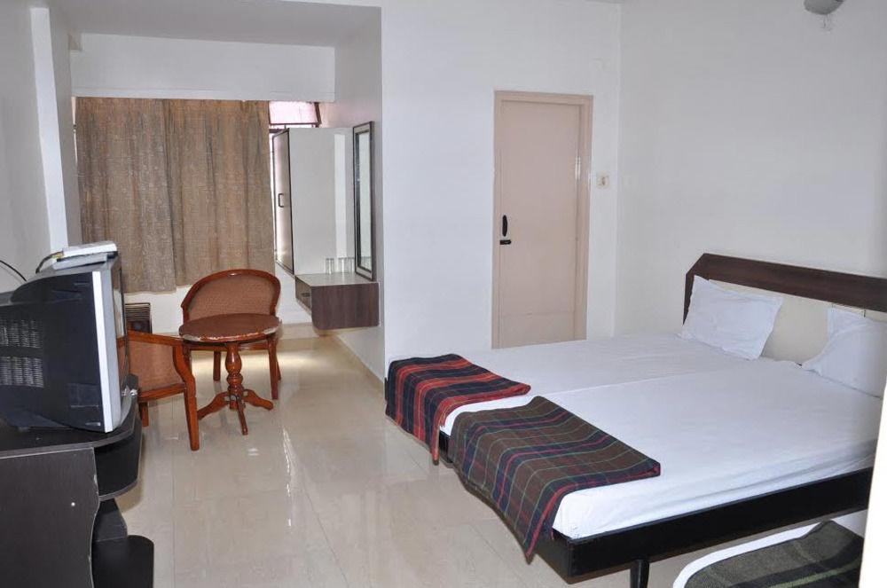 Hotel Maya Deluxe Hyderabad Luaran gambar