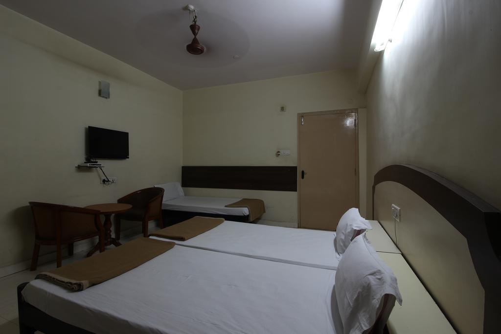 Hotel Maya Deluxe Hyderabad Luaran gambar