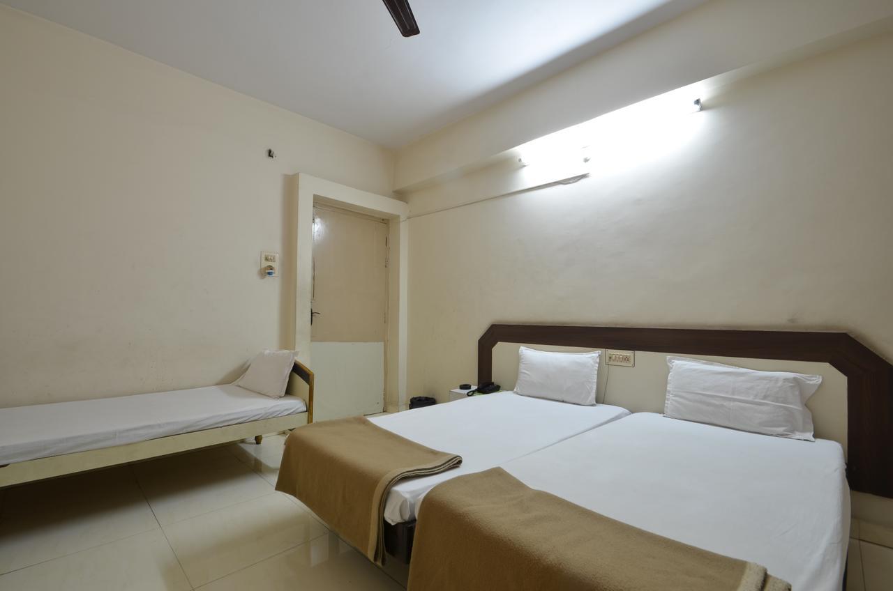 Hotel Maya Deluxe Hyderabad Luaran gambar