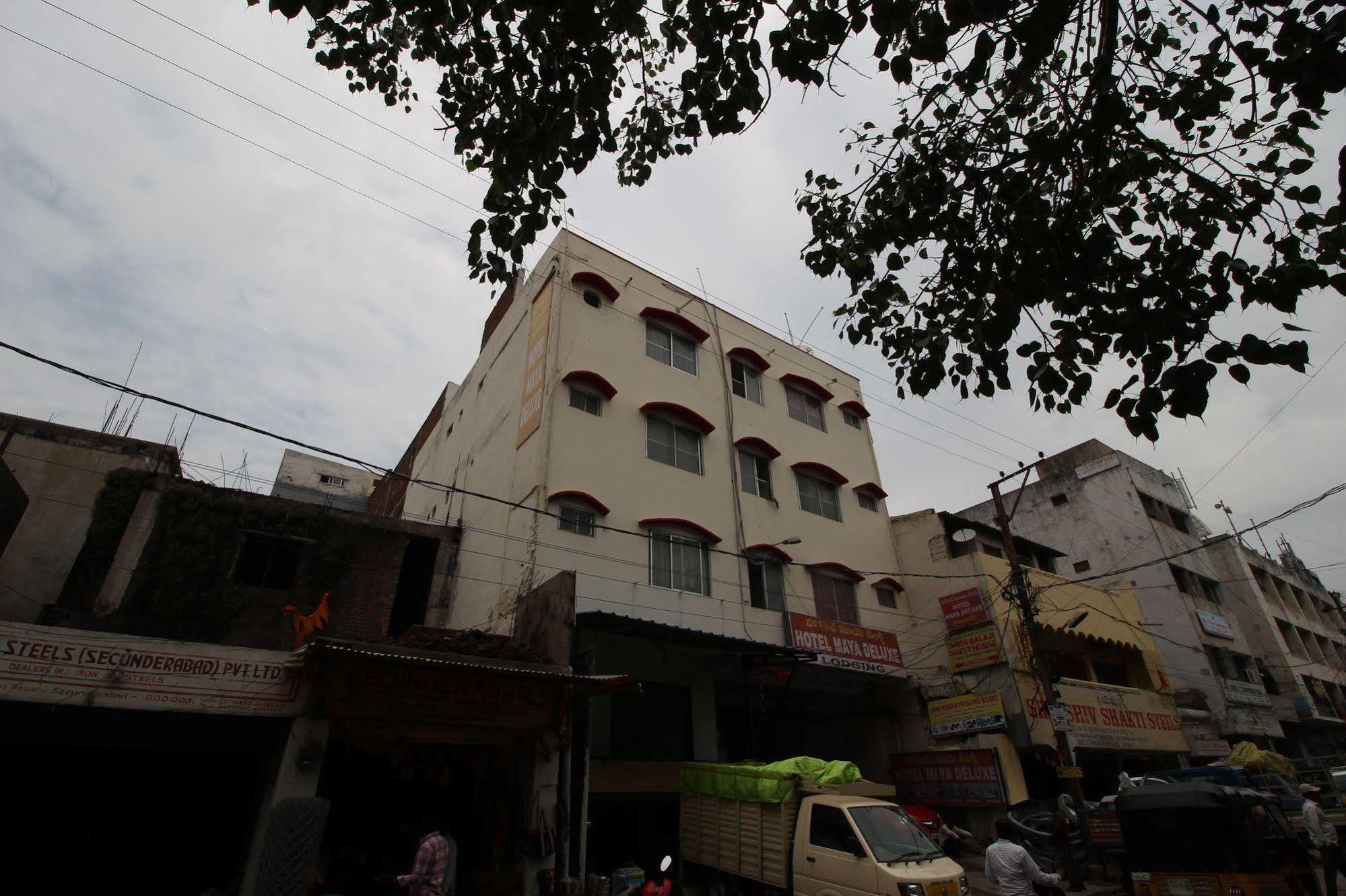 Hotel Maya Deluxe Hyderabad Luaran gambar