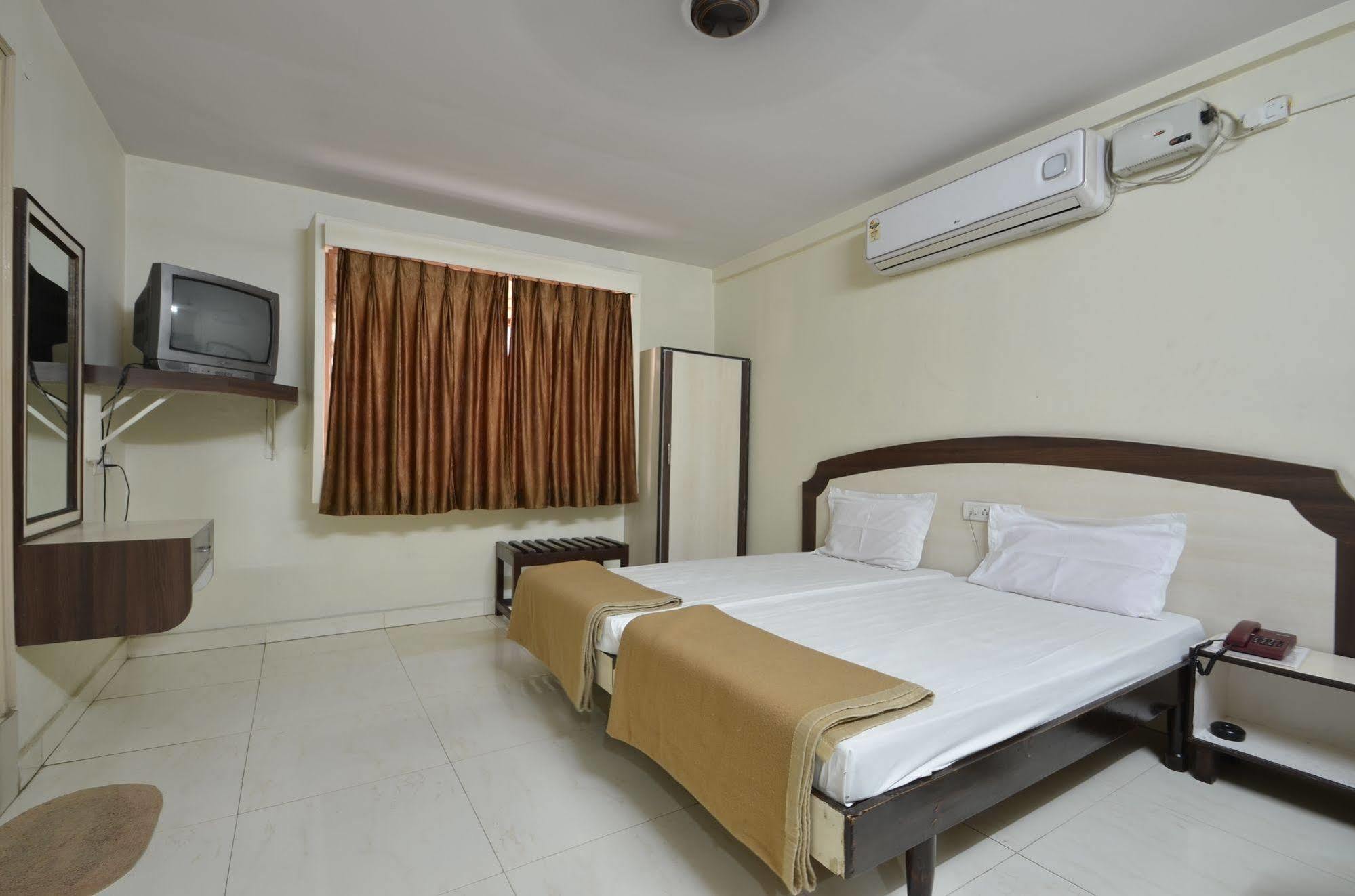 Hotel Maya Deluxe Hyderabad Luaran gambar