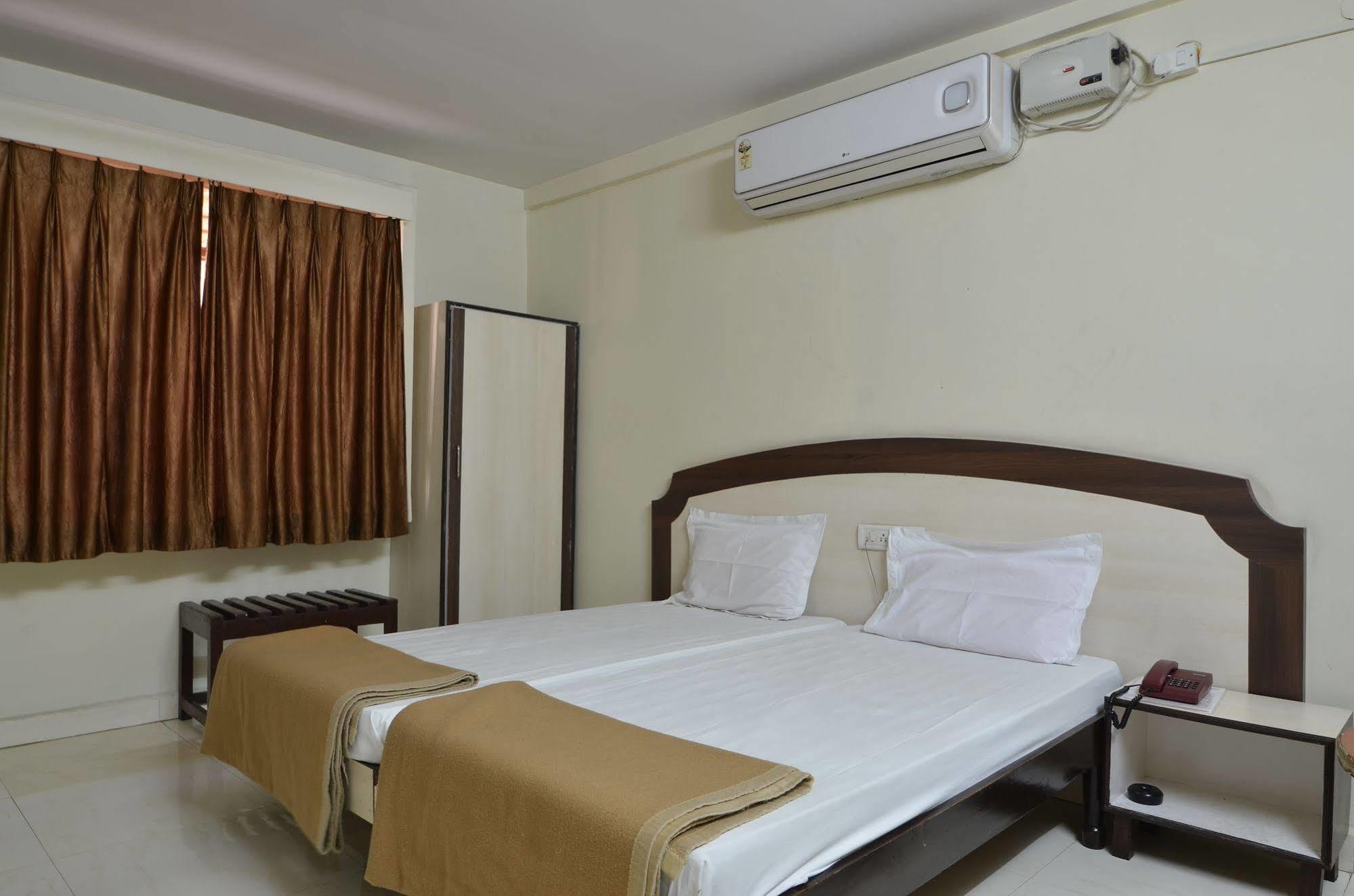 Hotel Maya Deluxe Hyderabad Luaran gambar