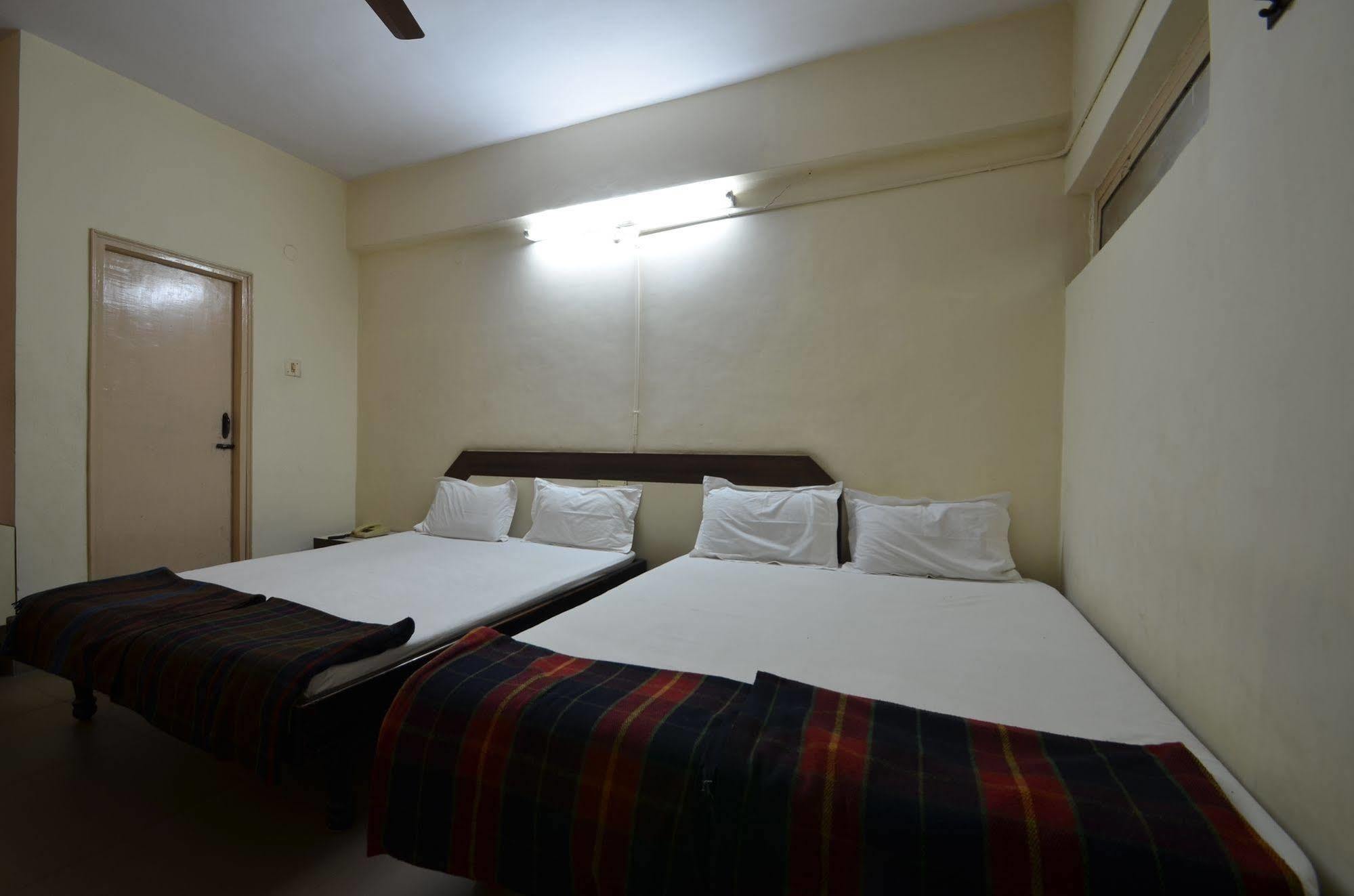 Hotel Maya Deluxe Hyderabad Luaran gambar
