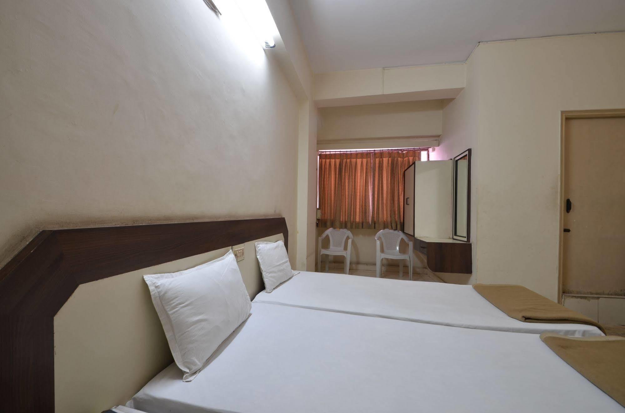 Hotel Maya Deluxe Hyderabad Luaran gambar